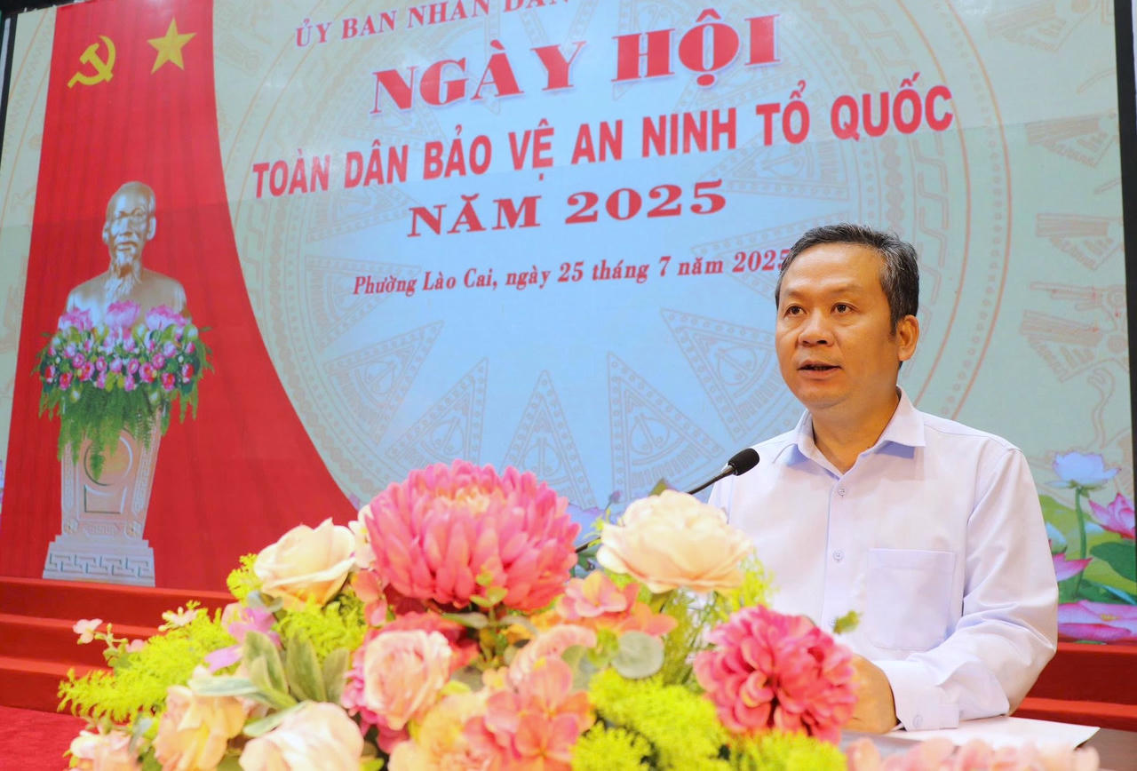 Ông Nguyễn Quốc Huy, Bí thư Đảng ủy phường Lào Cai phát biểu tại Ngày hội