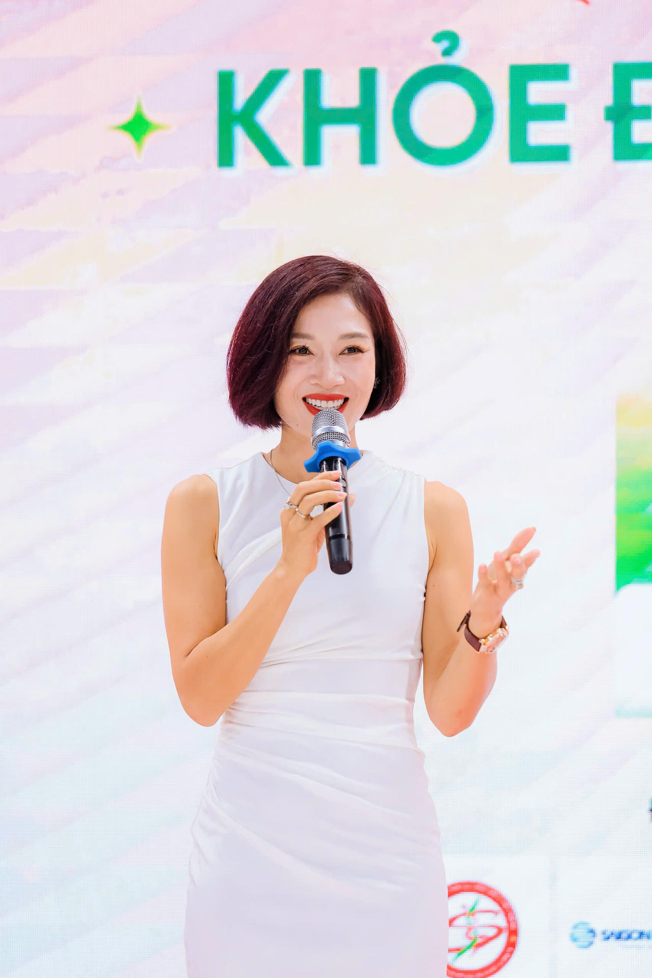 Tiến sĩ Nguyễn Thu Hương chia sẻ tại lễ ra mắt.