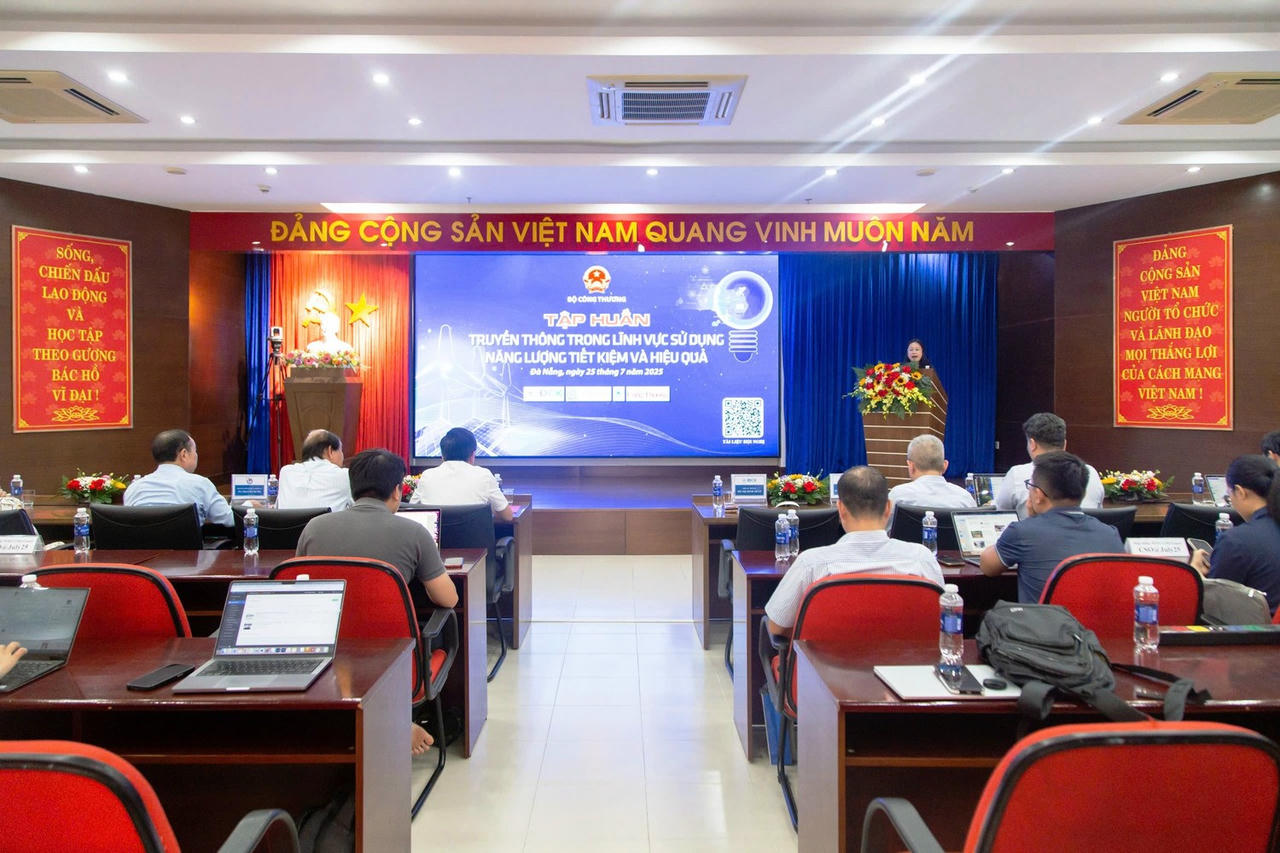 Quang cảnh buổi tập huấn. 