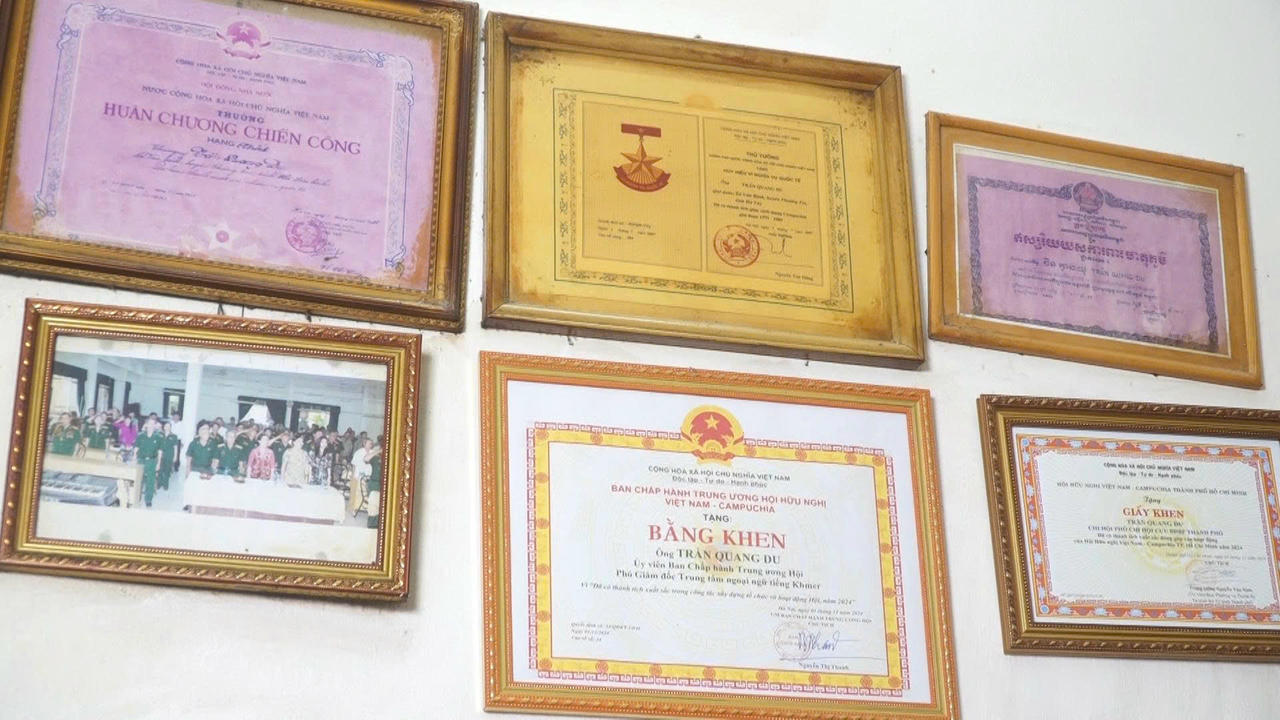 Những bằng khen ghi nhận đóng góp và cống hiến của Thượng tá Trần Quang Du – người cựu chiến binh Công an nhân dân vũ trang 
