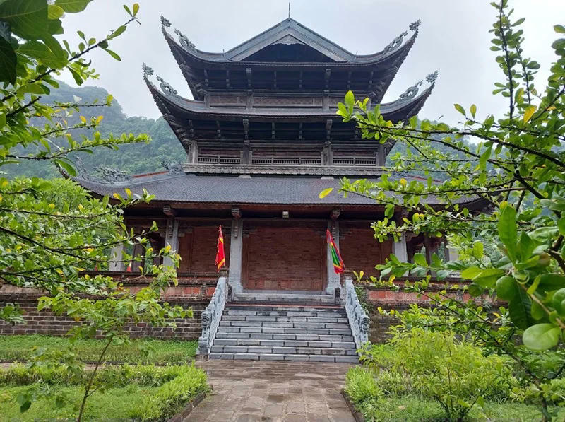 Đền thờ thần Cao Sơn là một trong những ngôi đền được rước chân nhang từ đền thờ thần Cao Sơn ở chùa Bái Đính.