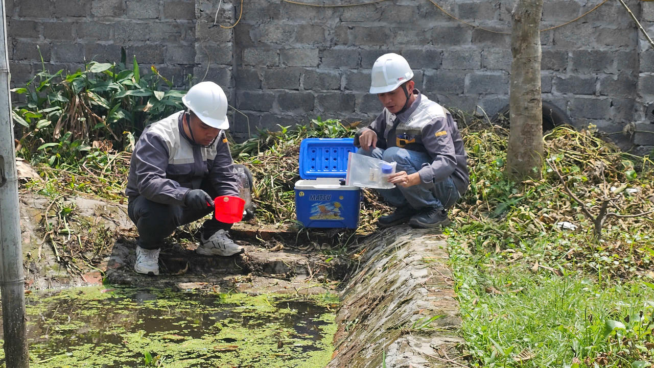 Công ty VICO đã yêu cầu đơn vị có chức năng đến lấy mẫu đất và nước để phân tích mức độ ảnh hưởng 