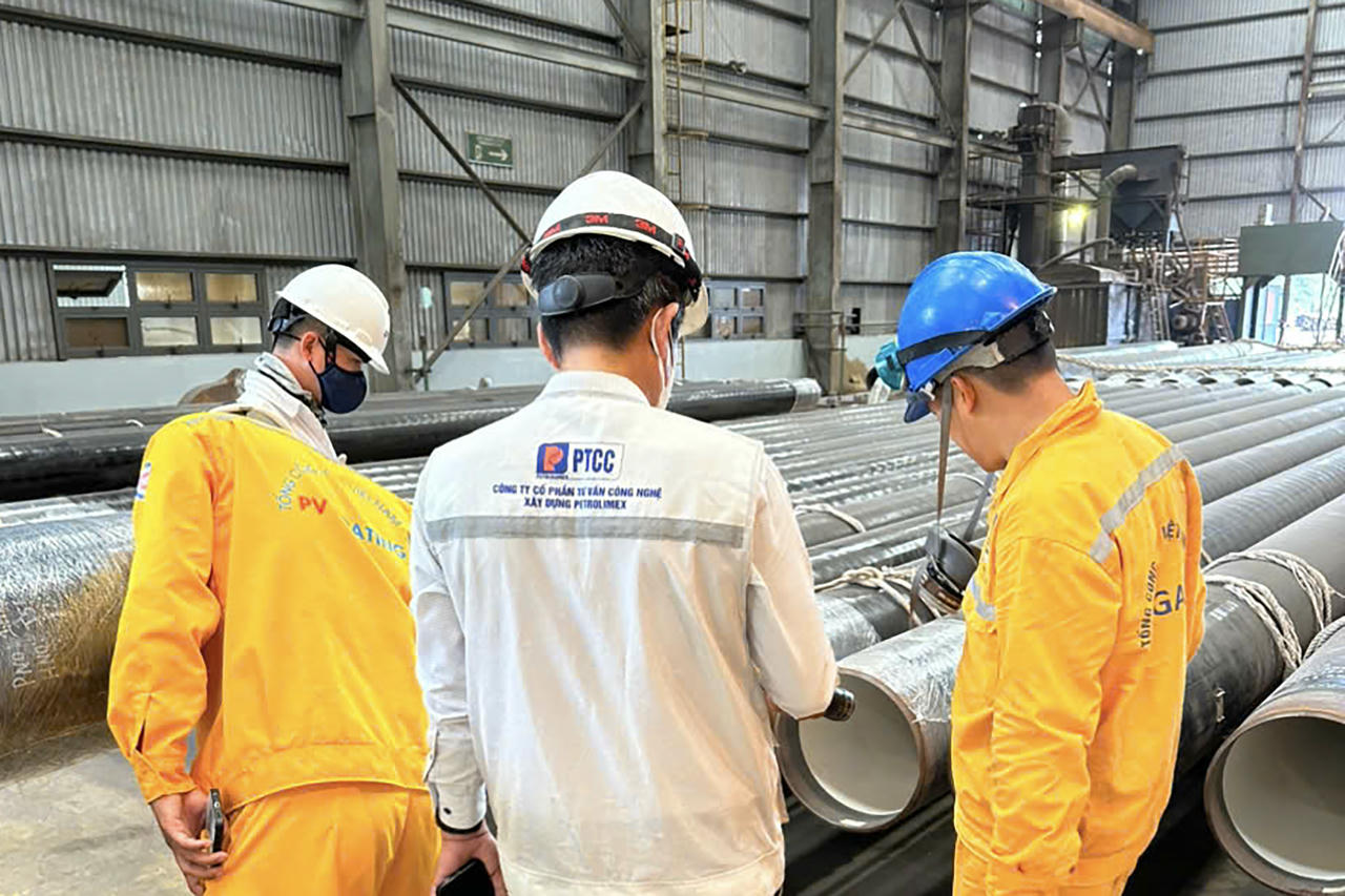 Kiểm tra sản phẩm trước khi bàn giao cho khách hàng.