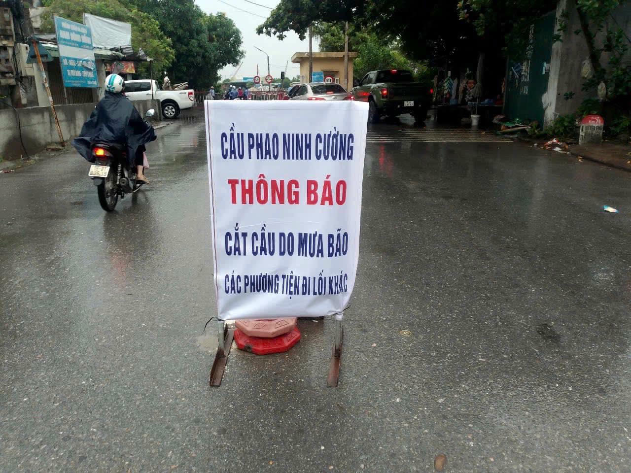 Trước đó, Sở Xây dựng tỉnh Ninh Bình đã cho dừng hoạt động cầu phao Ninh Cường vì ảnh hưởng của bão số 3 Wipha