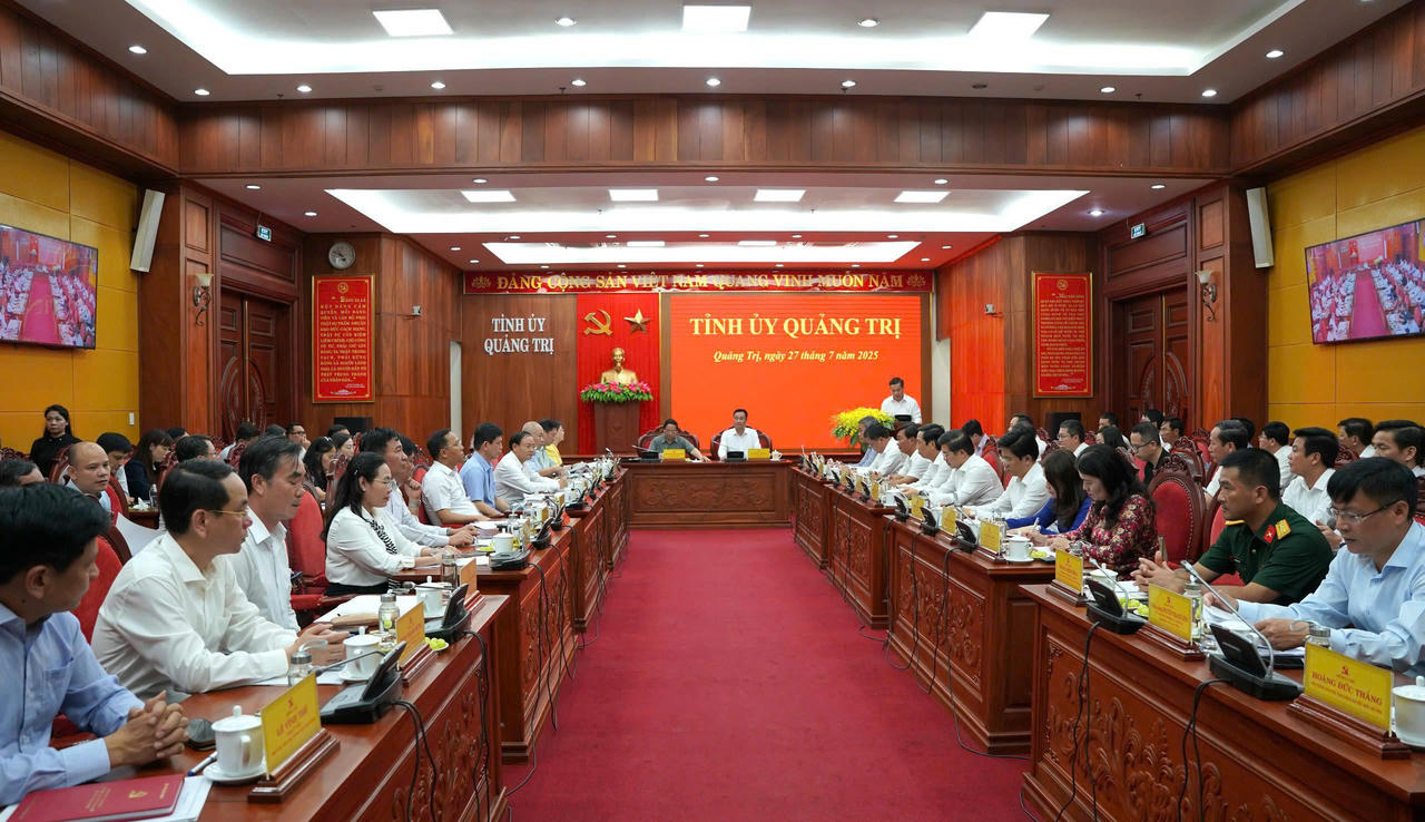 Thủ tướng Chính phủ Phạm Minh Chính làm việc với Ban Thường vụ Tỉnh ủy Quảng Trị.