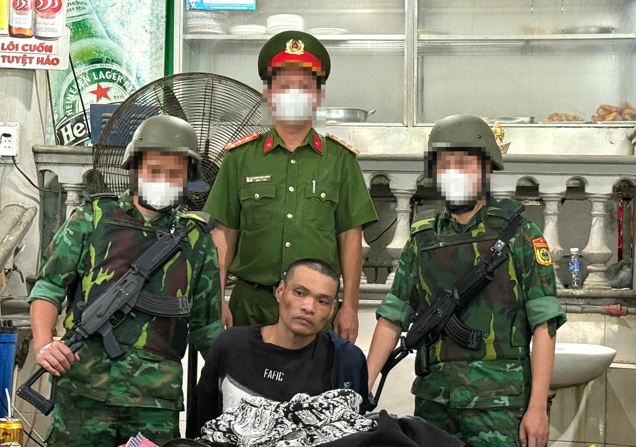 Bắt giữ đối tượng tàng trữ nhiều vũ khí quân dụng tại Lao Bảo