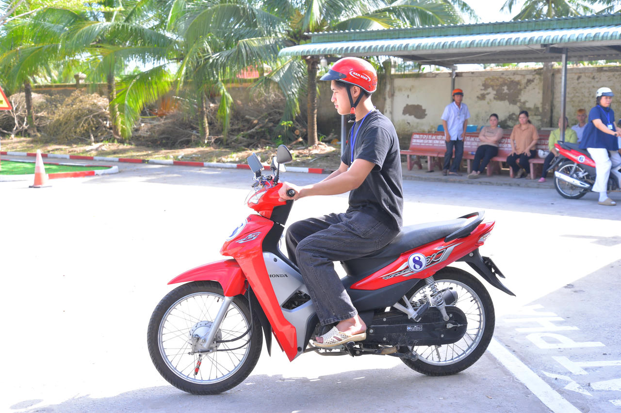 Người dân tham gia kỳ thi sát hạch GPLX hài lòng về cách tổ chức, tinh thần phục vụ và sự hỗ trợ chu đáo trong suốt quá trình dự thi.