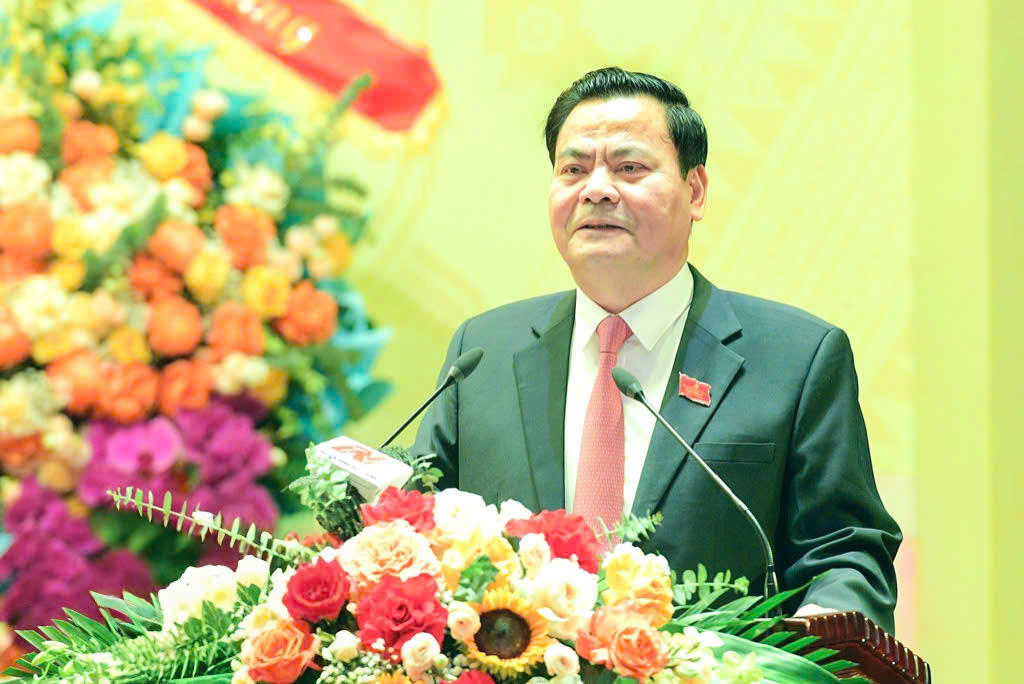 Ông Bùi Thành Đông - Tỉnh ủy viên - Bí thư Đảng ủy phường Hoa Lư phát biểu khai mạc.