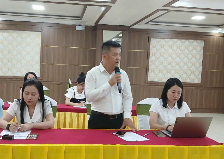 Ông Nguyễn Tiến Trình - Phó Chủ tịch Hiệp hội Doanh nghiệp tỉnh Hà Tĩnh chia sẻ tại tọa đàm. Ảnh: PV