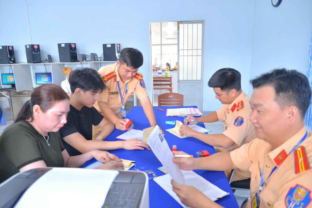 Các khâu sát hạch GPLX được thực hiện nhanh chóng, công khai, minh bạch.