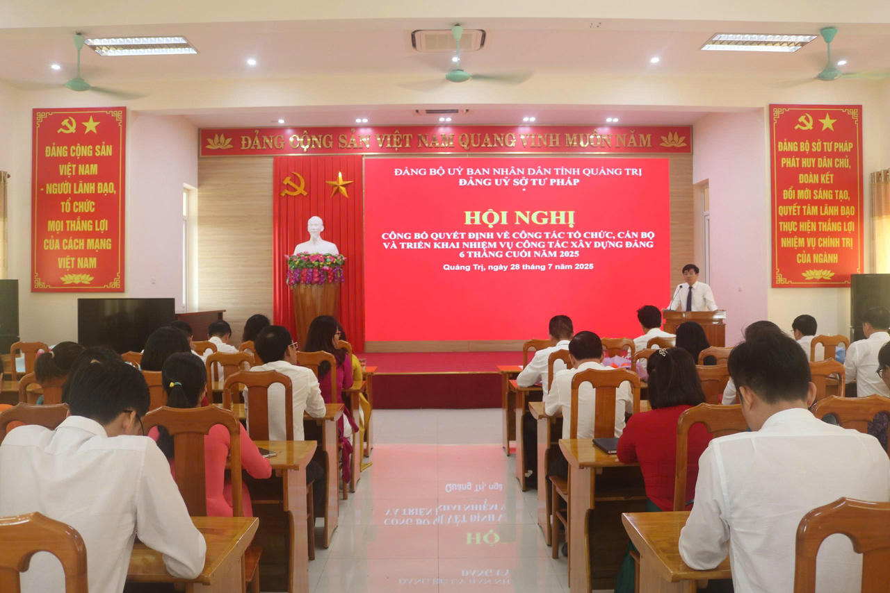Toàn cảnh hội nghị.
