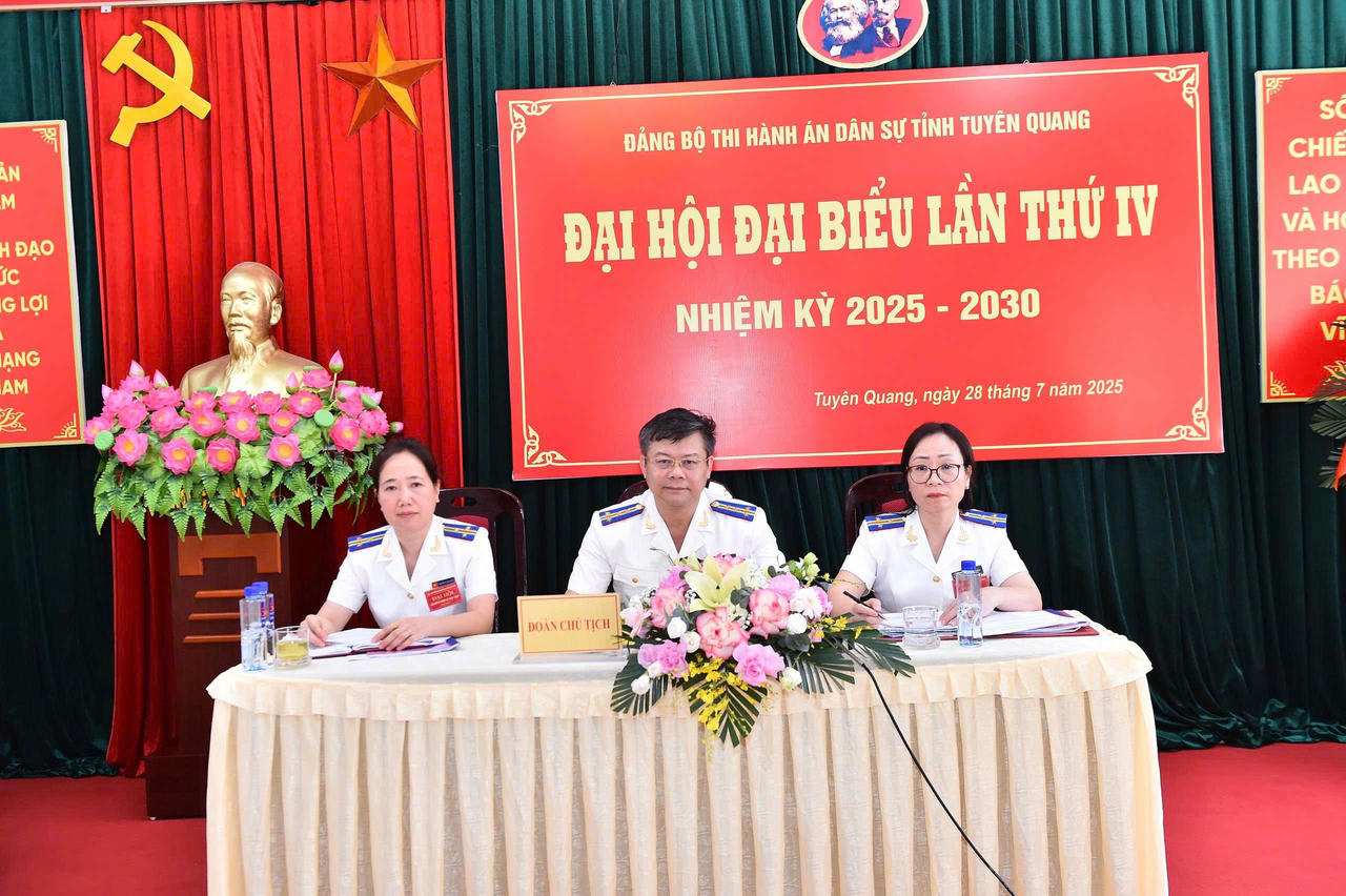 Đoàn chủ tịch điều hành đại hội