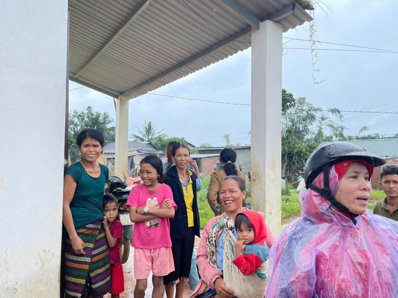 Đồn Biên phòng Hướng Phùng vận động, di dời dân ra khỏi khu vực có nguy cơ sạt lở.