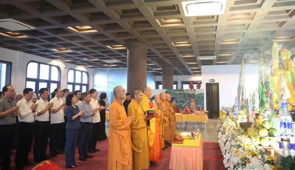 Đại lễ cầu siêu tưởng niệm 39 nạn nhân vụ lật tàu trên Vịnh Hạ Long