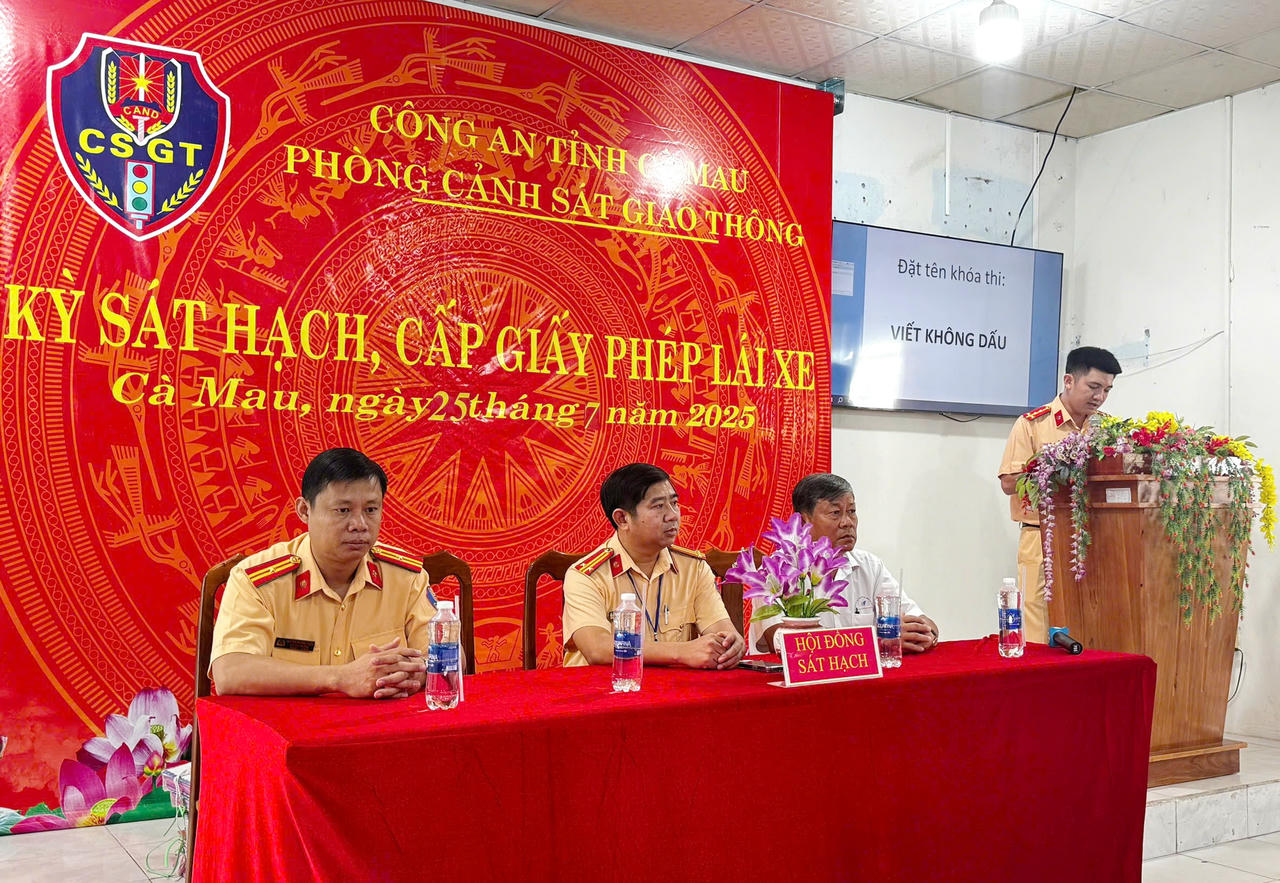Hội đồng kỳ sát hạch, cấp GPLX tại Trung tâm Đào tạo và sát hạch lái xe Khang Minh.