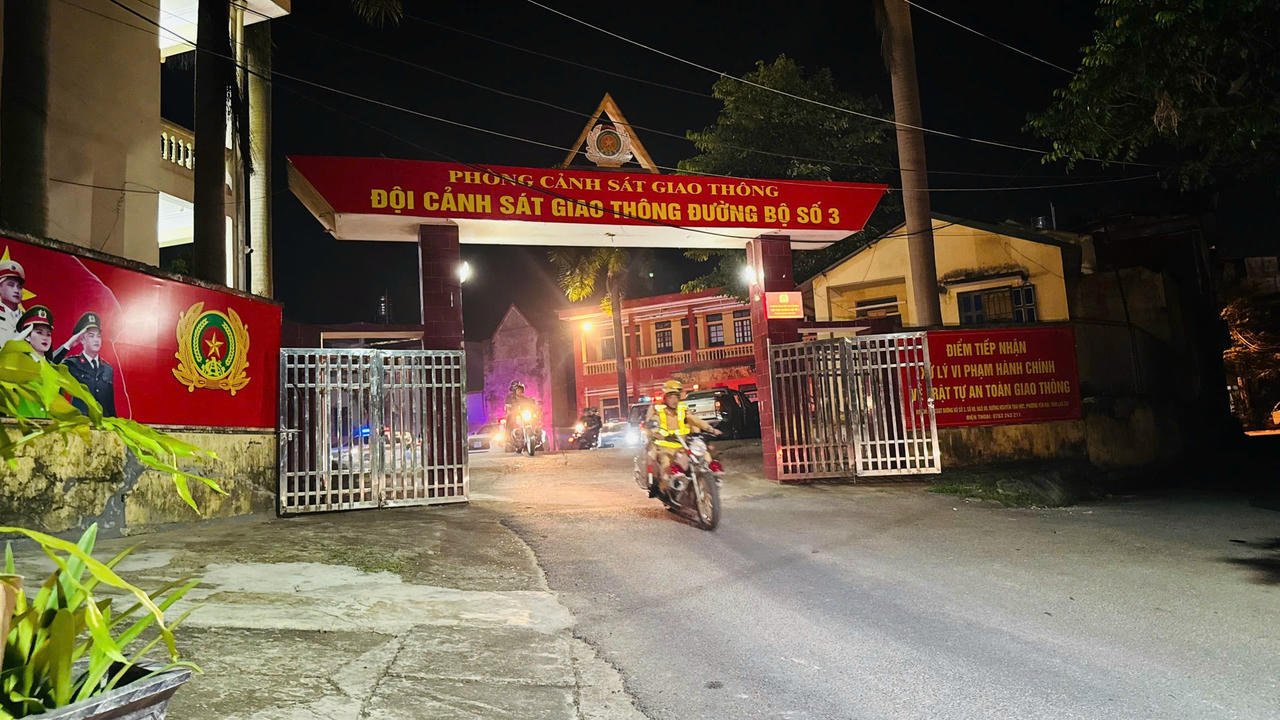 Trong đợt cao điểm, lực lượng chức năng sẽ kiểm tra các điều kiện về an toàn phương tiện, thiết bị giám sát hành trình, hành vi vi phạm như không thắt dây an toàn, dừng đỗ sai quy định... Riêng đối với tài xế, sẽ xử lý nghiêm các hành vi vi phạm về nồng độ cồn, ma túy, chở quá tải, vi phạm tốc độ, đi sai làn…