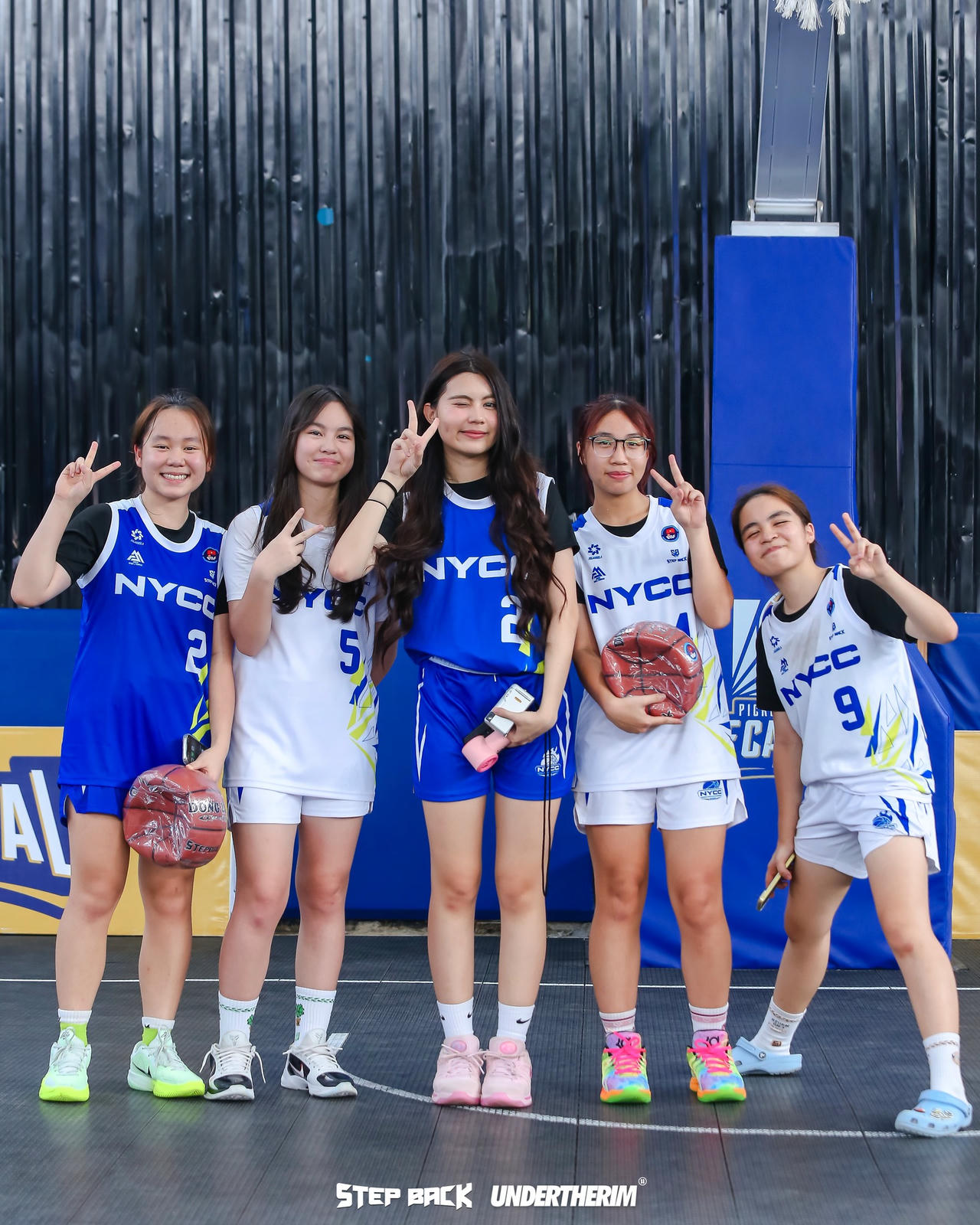 Hình ảnh Hạt Dẻ cùng đồng đội.