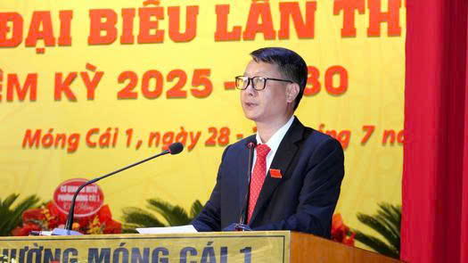 Ông Hồ Quang Huy - Bí thư Đảng ủy phường Móng Cái 1 phát biểu tại Đại hội.