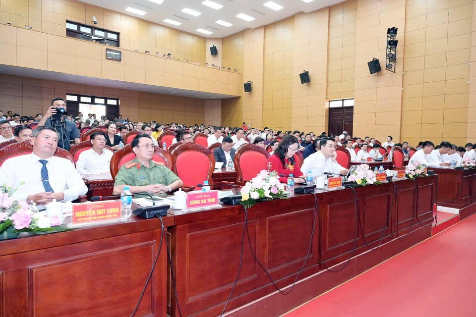 Các đại biểu tham gia hội nghị.