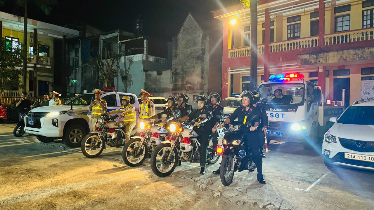 Trong đó, đã kiểm tra 69 trường hợp kinh doanh vận tải đường bộ, lập biên bản vi phạm hành chính 11 trường hợp vi phạm; kiểm tra, xử lý 15 trường hợp vi phạm là thanh thiếu niên, tạm giữ phương tiện vi phạm.