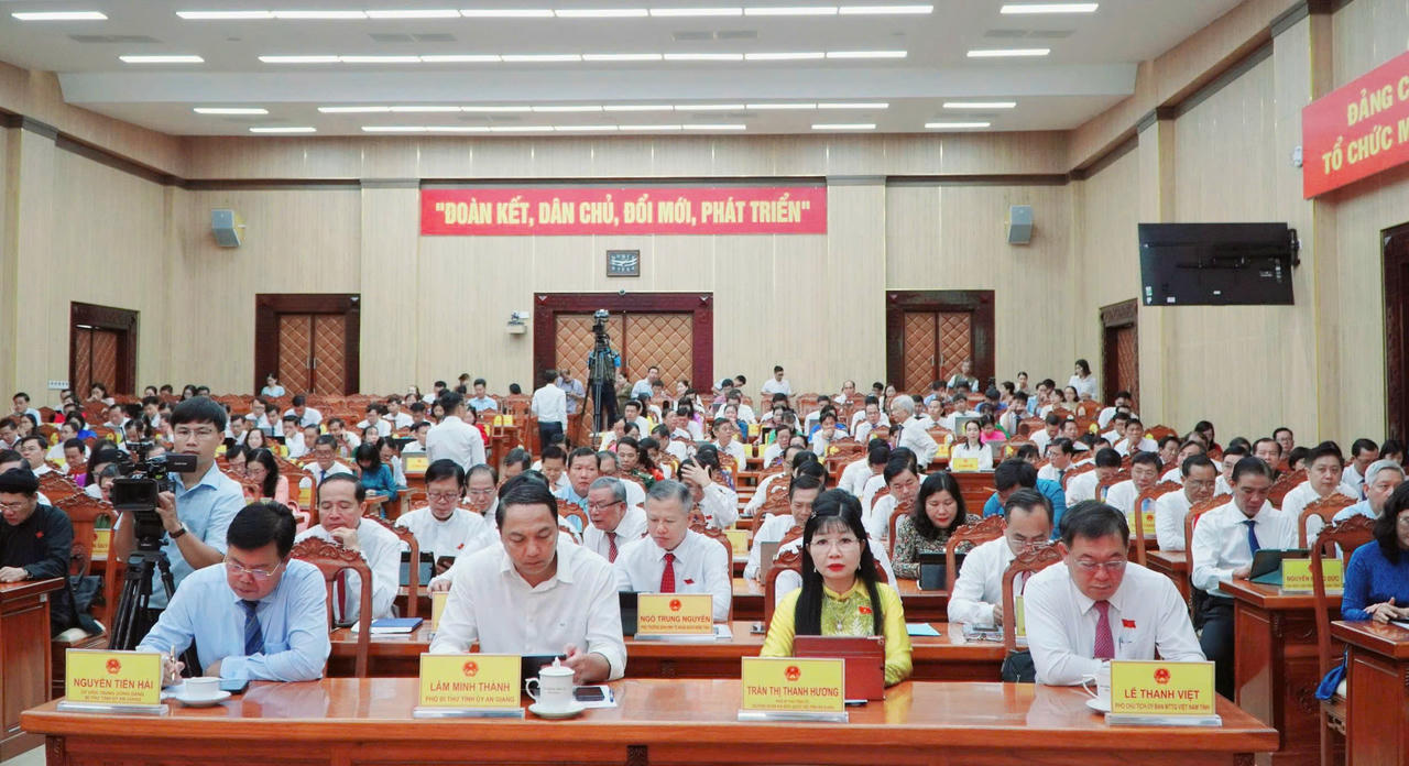 Quang cảnh kỳ họp (Ảnh: Khánh Thùy)