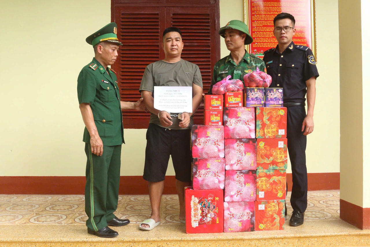 Bộ Đội Biên Phòng Lạng Sơn bắt giữ đối tượng vận chuyển pháo nổ