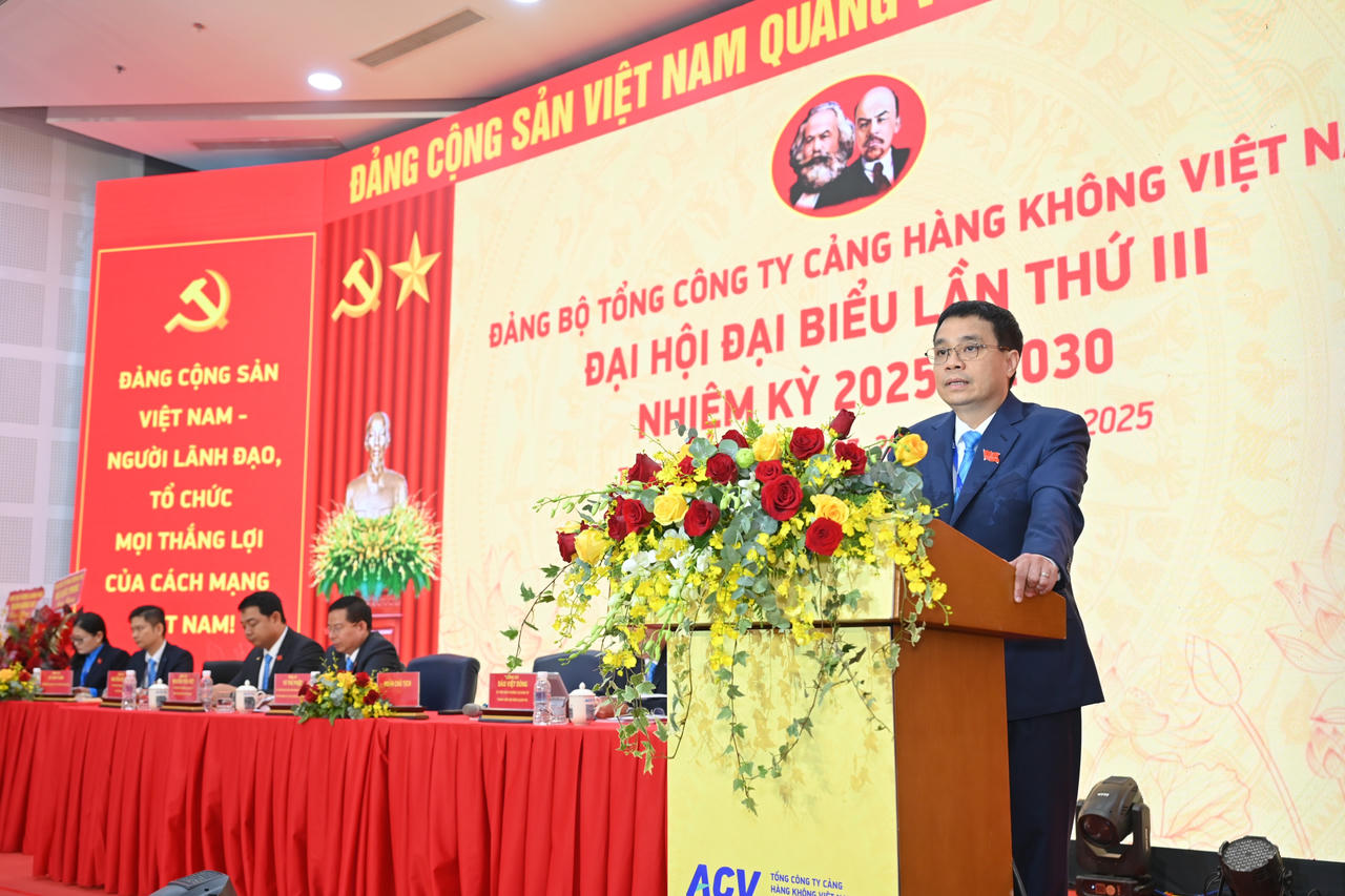 Ông Vũ Thế Phiệt, Bí thư Đảng ủy, Chủ tịch HĐQT Tổng công ty phát biểu tại đại hội.
