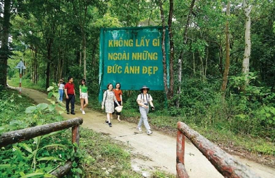 Vườn quốc gia Chư Mom Ray không chỉ là “lá phổi xanh” phía Tây tỉnh Quảng Ngãi mà còn là điểm đến tiềm năng cho phát triển du lịch sinh thái - nghỉ dưỡng đẳng cấp.
