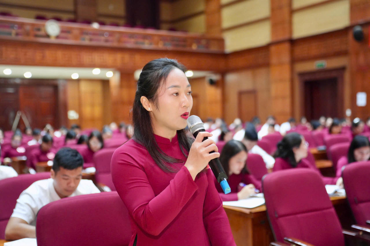 Đại biểu tham luận tại Đại hội