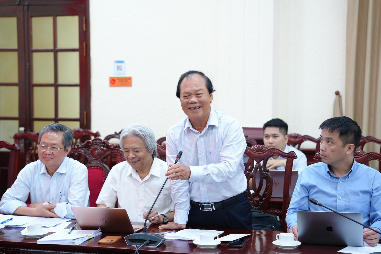 GS.TS Phan Trung Lý, nguyên Chủ nhiệm Uỷ ban Pháp luật của Quốc hội cho rằng dự thảo Đề án cần bàn đến những vấn đề thiết thực hơn, không nên dừng lại ở khung lý luận. 
