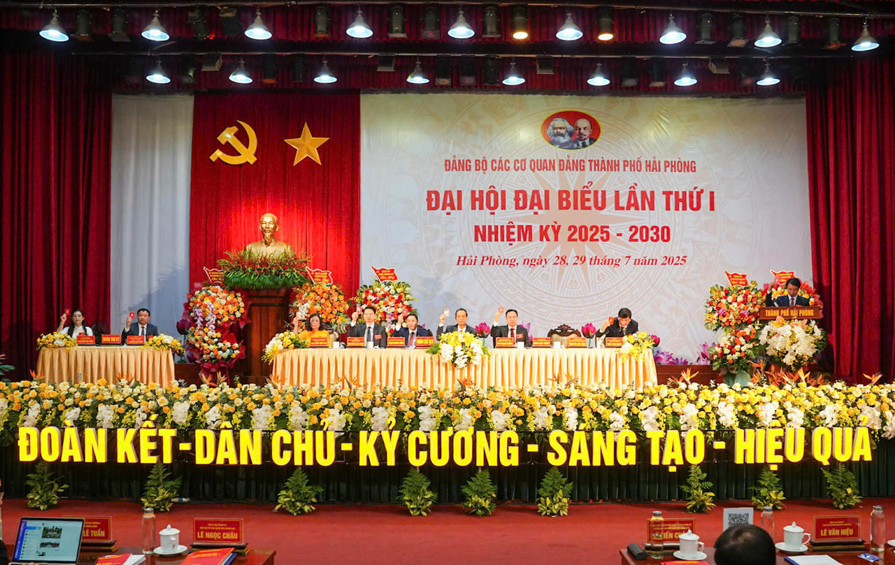 Đoàn Chủ tịch điều hành Đại hội