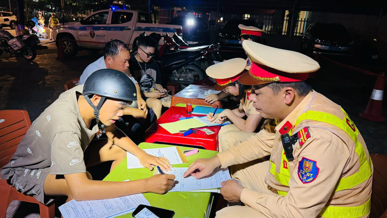 Tính đến thời điểm hiện tại, Đội CSGT đường bộ số 3, Phòng Cảnh sát giao thông đã tổ chức 70 ca tuần tra, kiểm soát; lập biên bản vi phạm hành chính 117 trường hợp; xử phạt hành chính 110 trường hợp; tước giấy phép lái xe 02 trường hợp; tạm giữ 01 xe ô tô, 39 xe mô tô. 