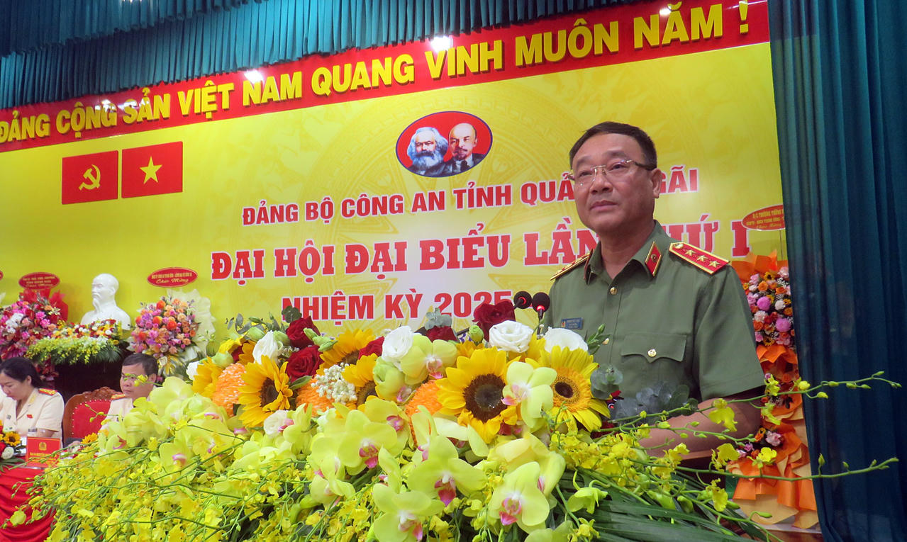Thứ trưởng Bộ Công an Phạm Thế Tùng dự và phát biểu chỉ đạo, trong đó nhấn mạnh một số công tác trọng tâm để Đảng bộ Công an tỉnh Quảng Ngãi nghiên cứu, bổ sung trong Nghị quyết nhằm lãnh đạo, chỉ đạo thực hiện thắng lợi trong nhiệm kỳ mới.