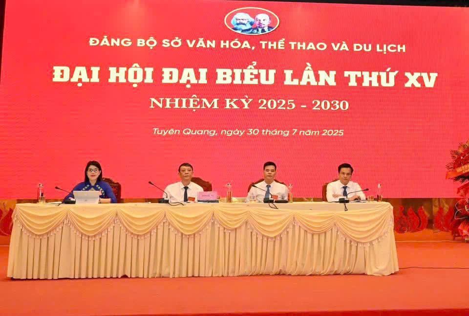 Đoàn Chủ tịch chủ trì Đại hội