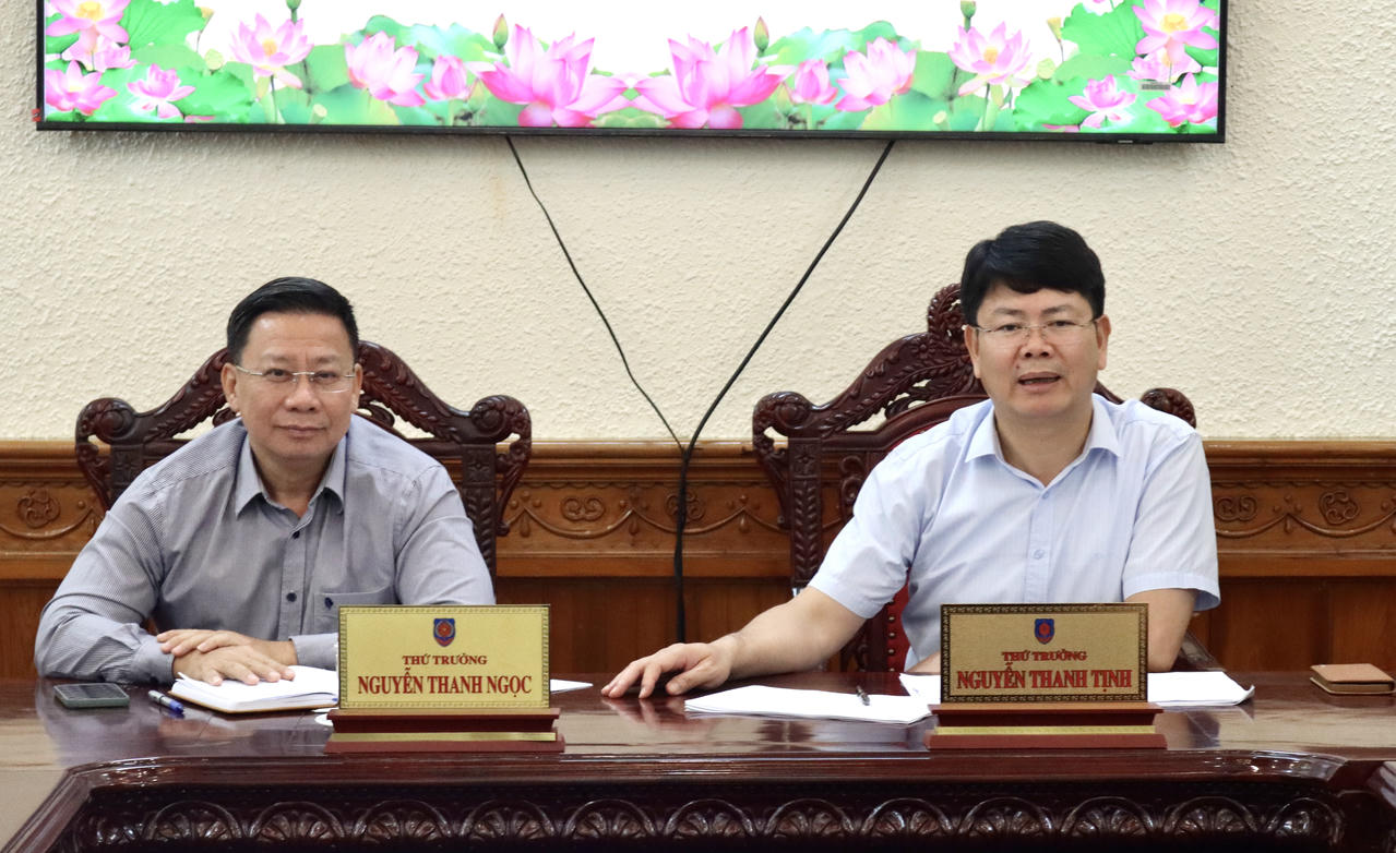 Thứ trưởng Nguyễn Thanh Tịnh và Thứ trưởng Nguyễn Thanh Ngọc đồng chủ trì buổi làm việc.