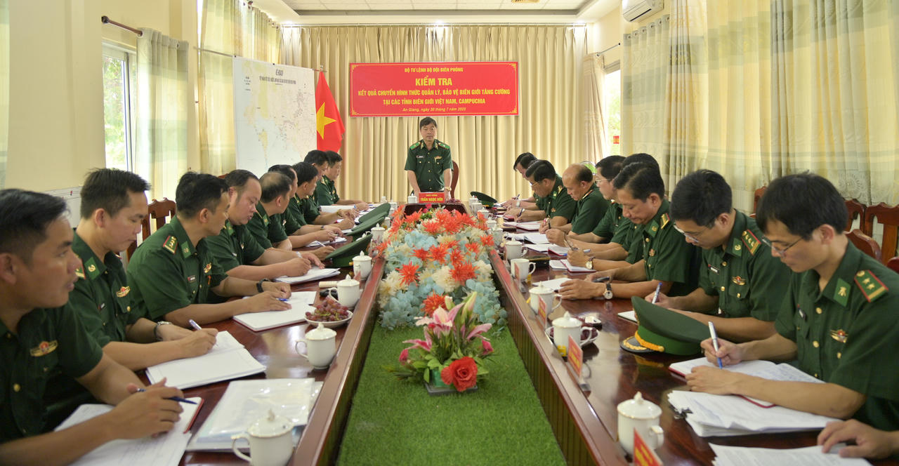 Thiếu tướng Trần Ngọc Hữu, Phó Tư lệnh BĐBP phát biểu kết luận.