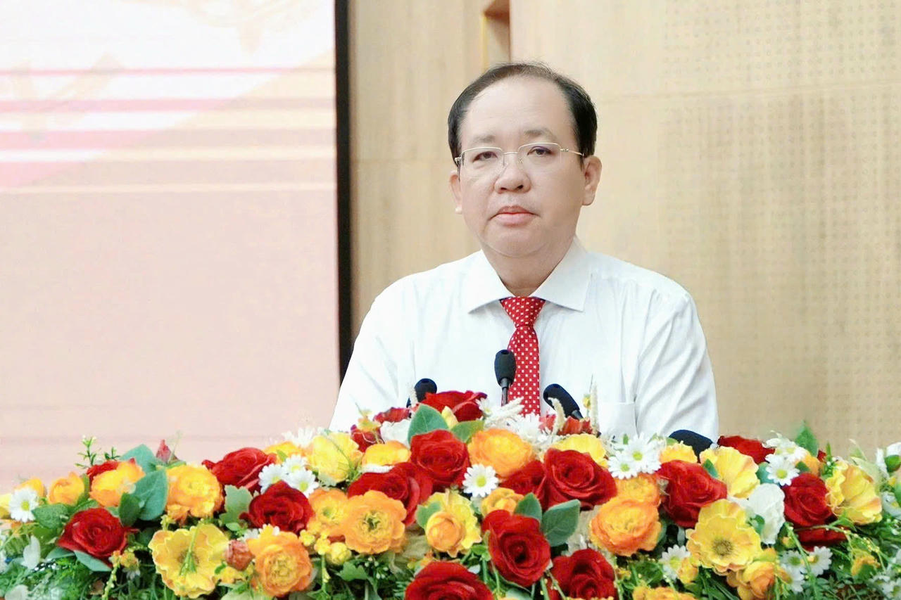 Ông Nguyễn Thanh Phong, Phó Chủ tịch UBND tỉnh An Giang phát biểu tại kỳ họp.