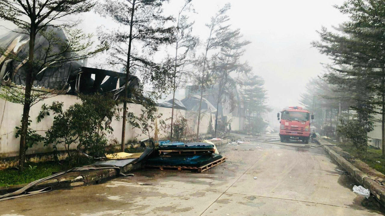 Hiện cơ quan chức năng đang tiến hành điều tra nguyên nhân ban đầu và thống kê thiệt hại.