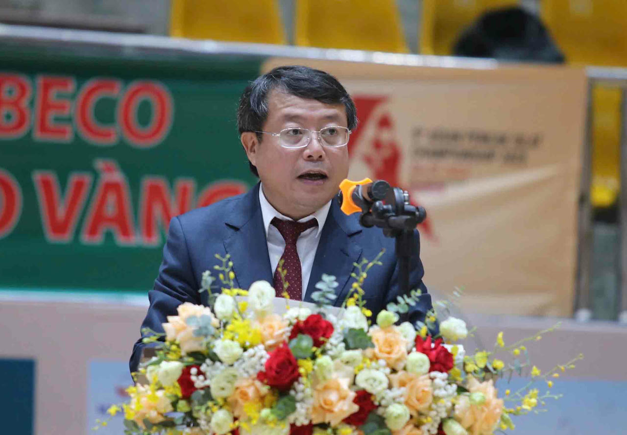 Ông Dương Tất Thắng - Phó Chủ tịch UBND tỉnh Hà Tĩnh, Trưởng Ban tổ chức phát biểu bế mạc giải đấu. Ảnh: PV