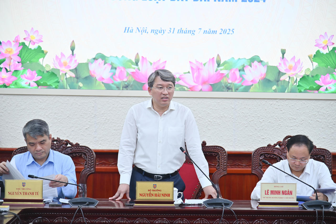 Bộ trưởng Nguyễn Hải Ninh phát biểu khai mạc Toạ đàm.