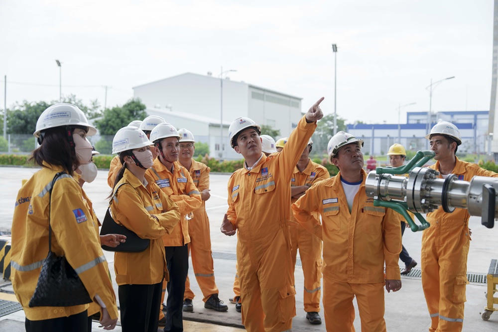Chuyến tham quan thực tế của đại biểu tham dự Hội thảo.