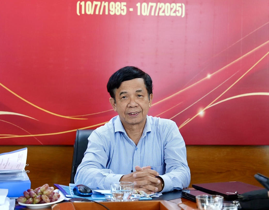 GS.TS. Lê Hồng Hạnh, Tổng Biên tập Tạp chí Pháp luật và Phát triển, Chủ tịch Trung tâm trọng tài quốc tế (VIAC), Trưởng ban Giám khảo phát biểu tại cuộc họp.