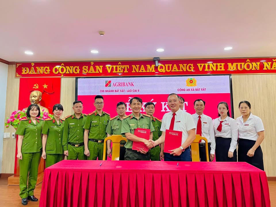 Ký kết Quy chế phối hợp giữa Công an xã Bát Xát và Agribank Chi nhánh Bát Xát Lào Cai II Ký kết Quy chế phối hợp giữa Công an xã Bát Xát và Agribank Chi nhánh Bát Xát Lào Cai II
