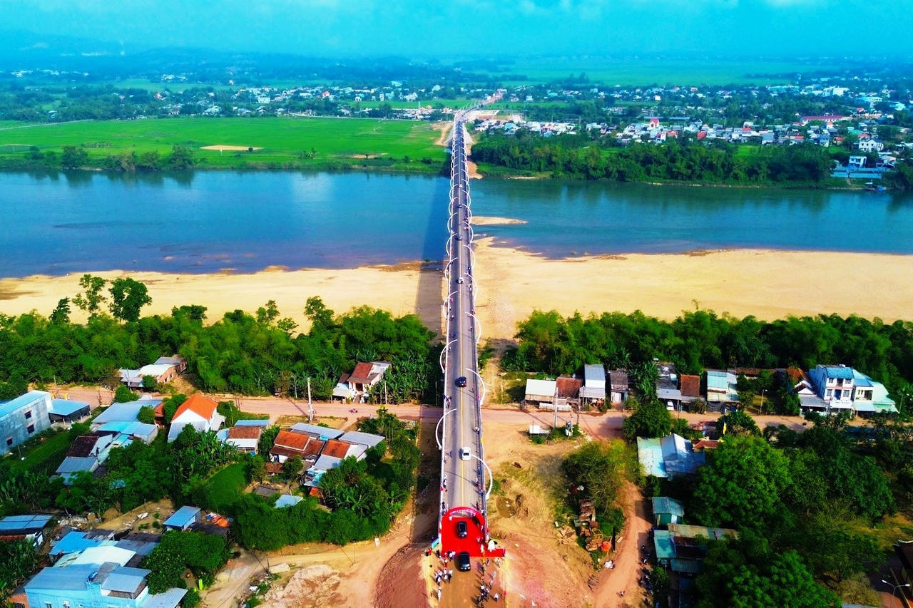 Đà Nẵng: Cầu Sông Thu đã xây xong vẫn phải chờ đường dẫn 
