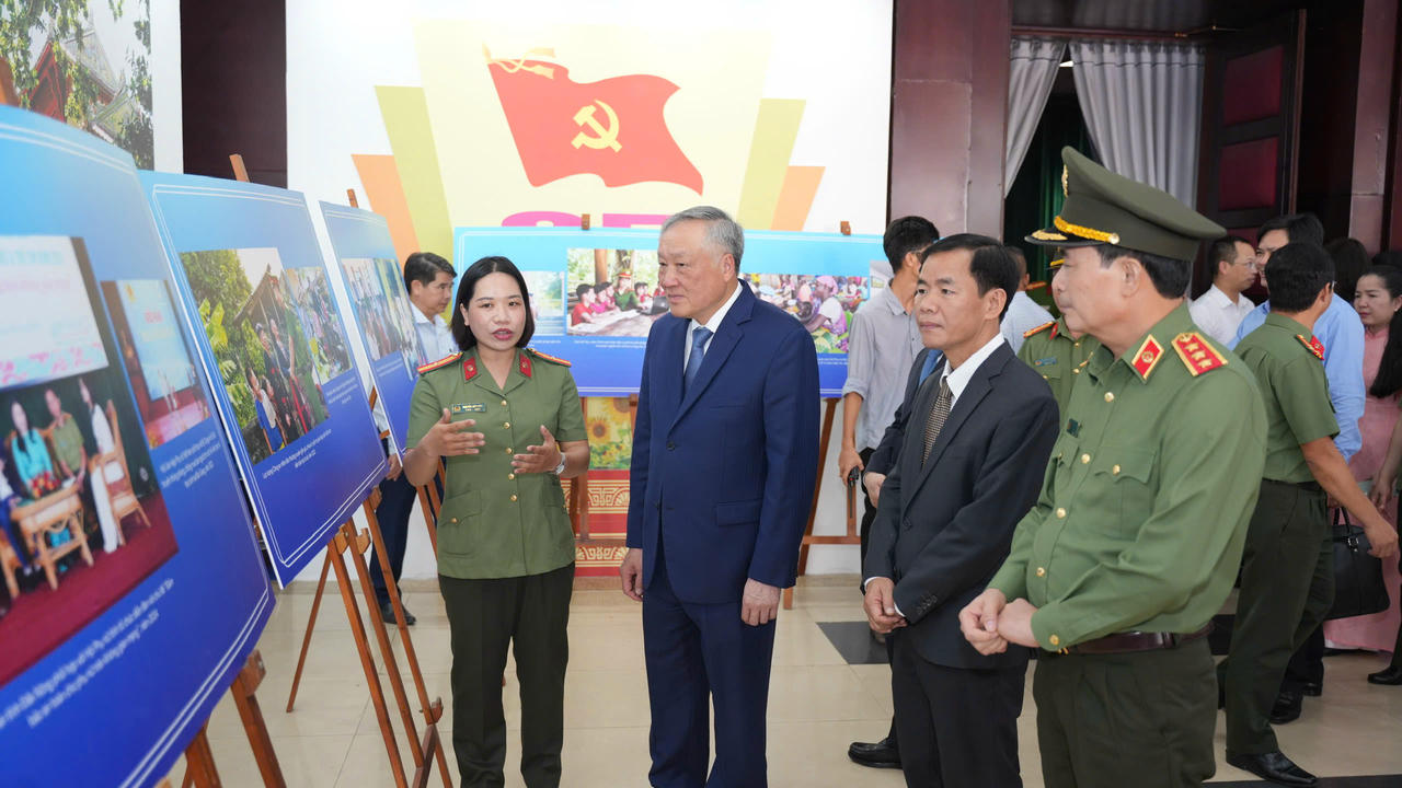 Phó Thủ tướng thường trực Nguyễn Hòa Bình dự lễ phát động toàn quốc hưởng ứng Ngày Thế giời và Ngày toàn dân phòng, chống mua bán người diễn ra tại TP Huế