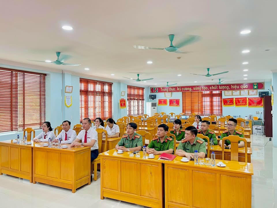 Các đại diện tham gia buổi ký kết.