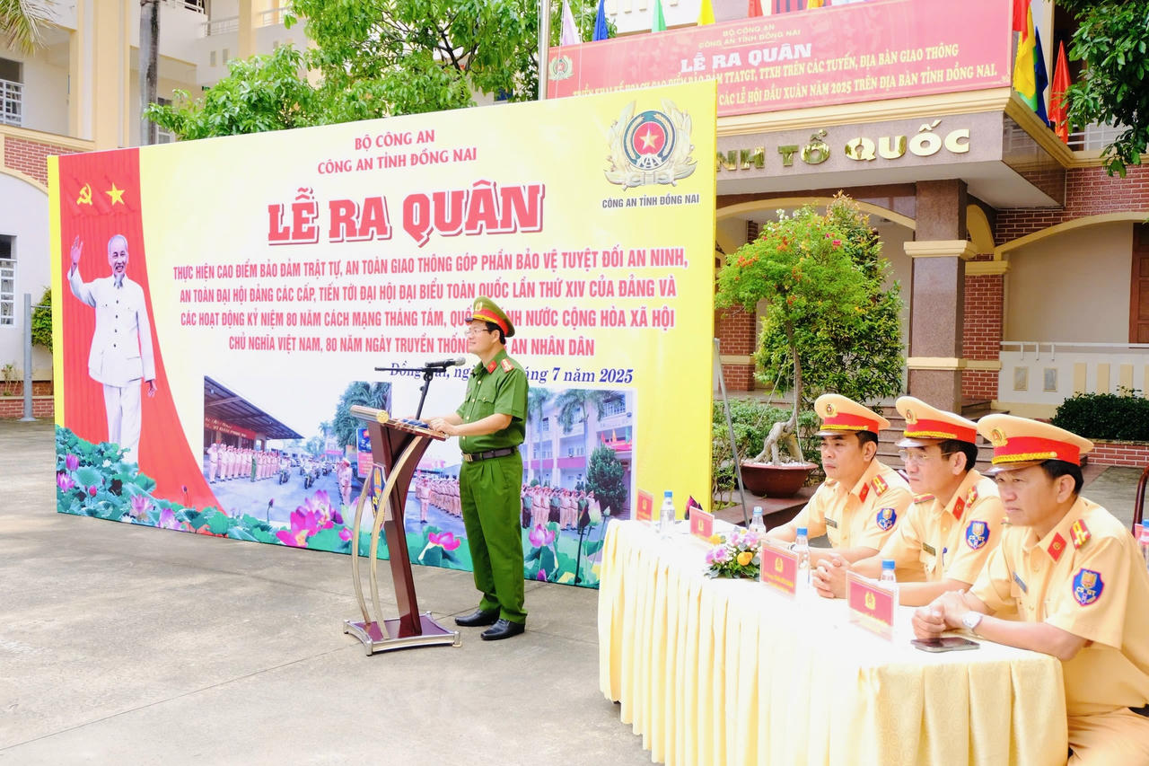 Đại tá Trần Anh Sơn - Phó Giám đốc Công an tỉnh Đồng Nai phát biểu tại buổi Lễ ra quân.