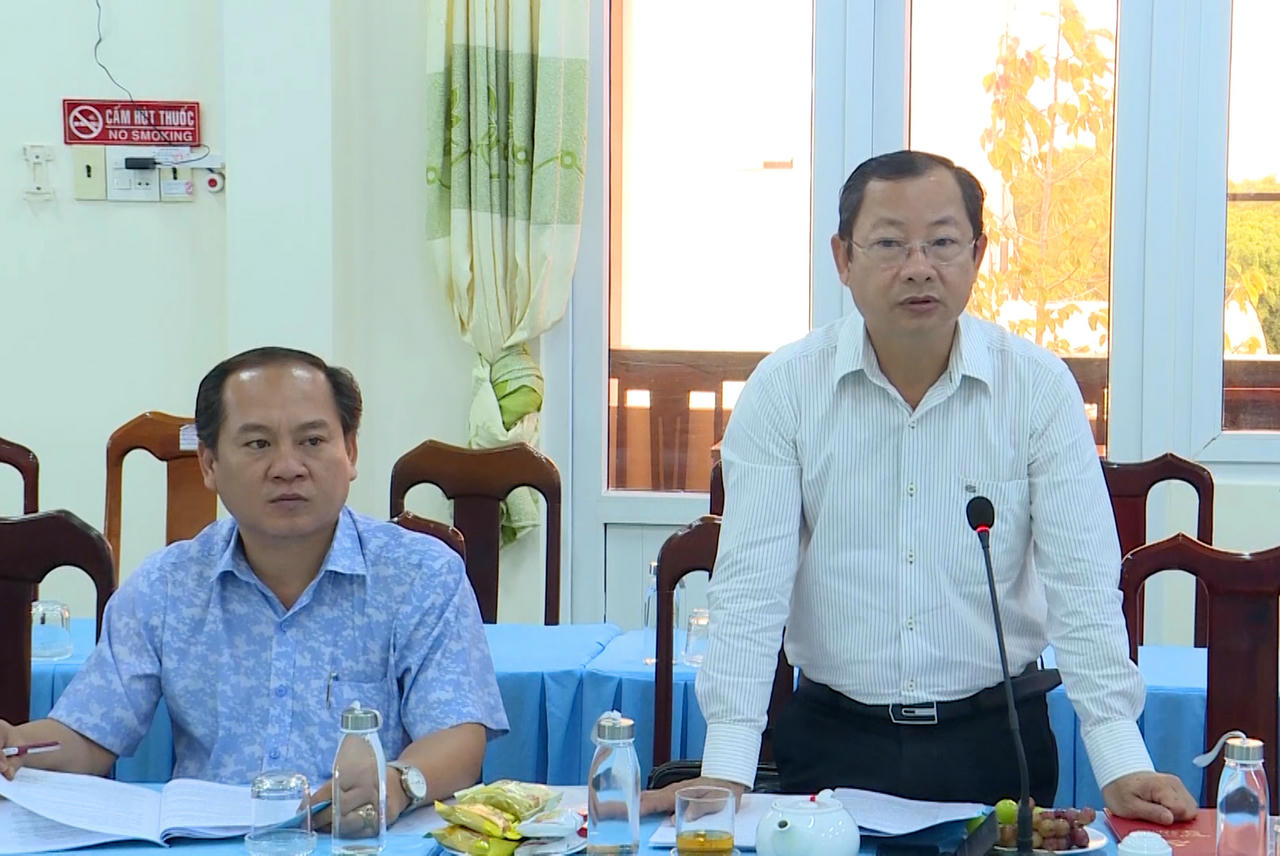 Ông Nguyễn Quốc Thanh - Giám đốc Sở Văn hóa, Thể thao và Du lịch tỉnh Cà Mau đề nghị đơn vị tư vấn tiếp thu đầy đủ các góp ý, sớm hoàn thiện Đề án trình UBND tỉnh phê duyệt.
