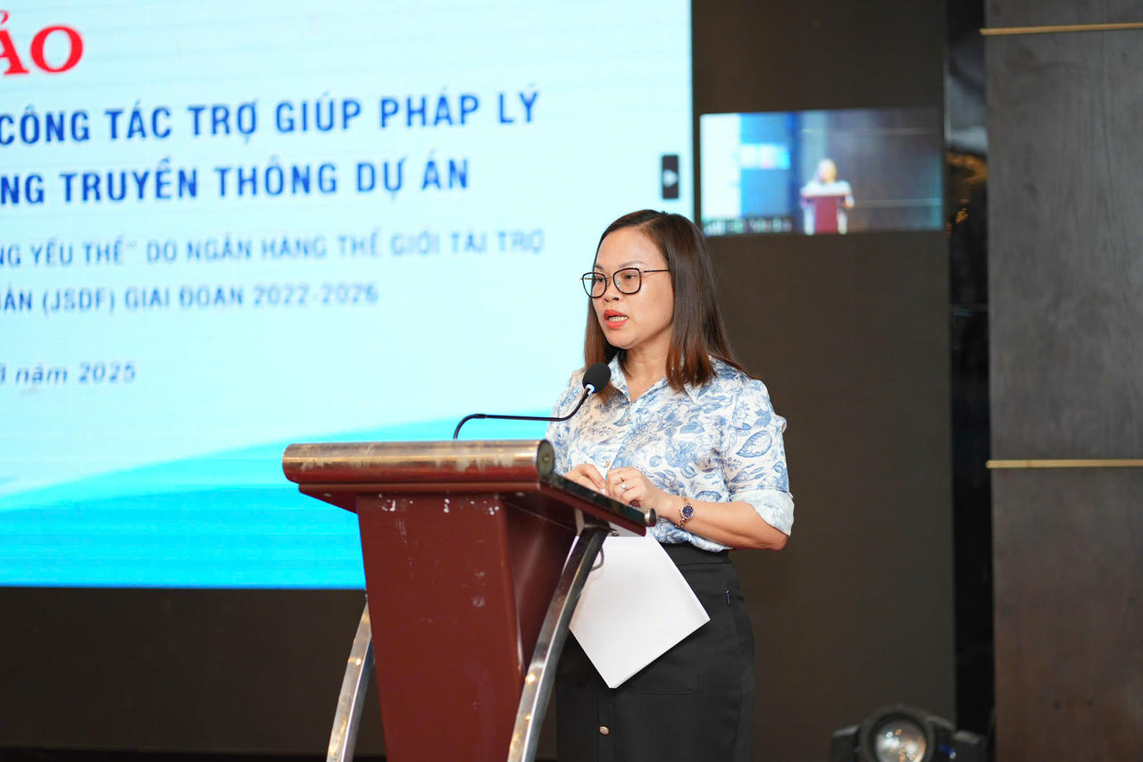 Bà Lê Thị Diệu – Giám đốc Trung tâm TGPL nhà nước tỉnh Lào Cai chia sẻ những giải pháp nhằm nâng cao chất lượng, hiệu quả công tác TGPL thời gian tới