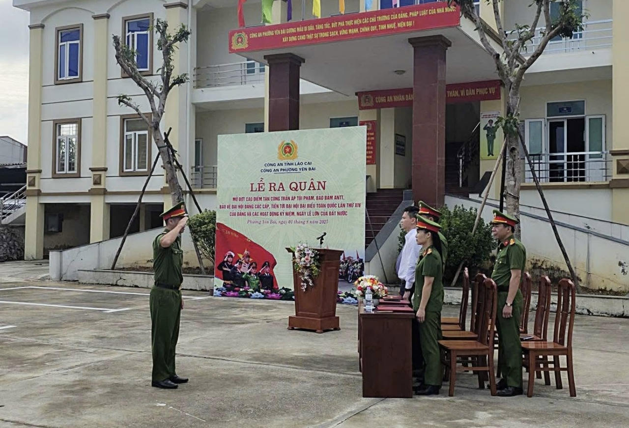 Ngay sau lễ phát động, Công an phường đã triển khai lực lượng đồng loạt ra quân kiểm tra các tuyến, địa bàn trọng điểm; phối hợp với các lực lượng chức năng tăng cường tuần tra, kiểm soát, xử lý nghiêm các hành vi vi phạm pháp luật, đảm bảo kỷ cương, trật tự trên mọi lĩnh vực của đời sống xã hội. 